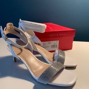 Kelly & Katie Mayla Sandal, White/Silver, Size 9.5